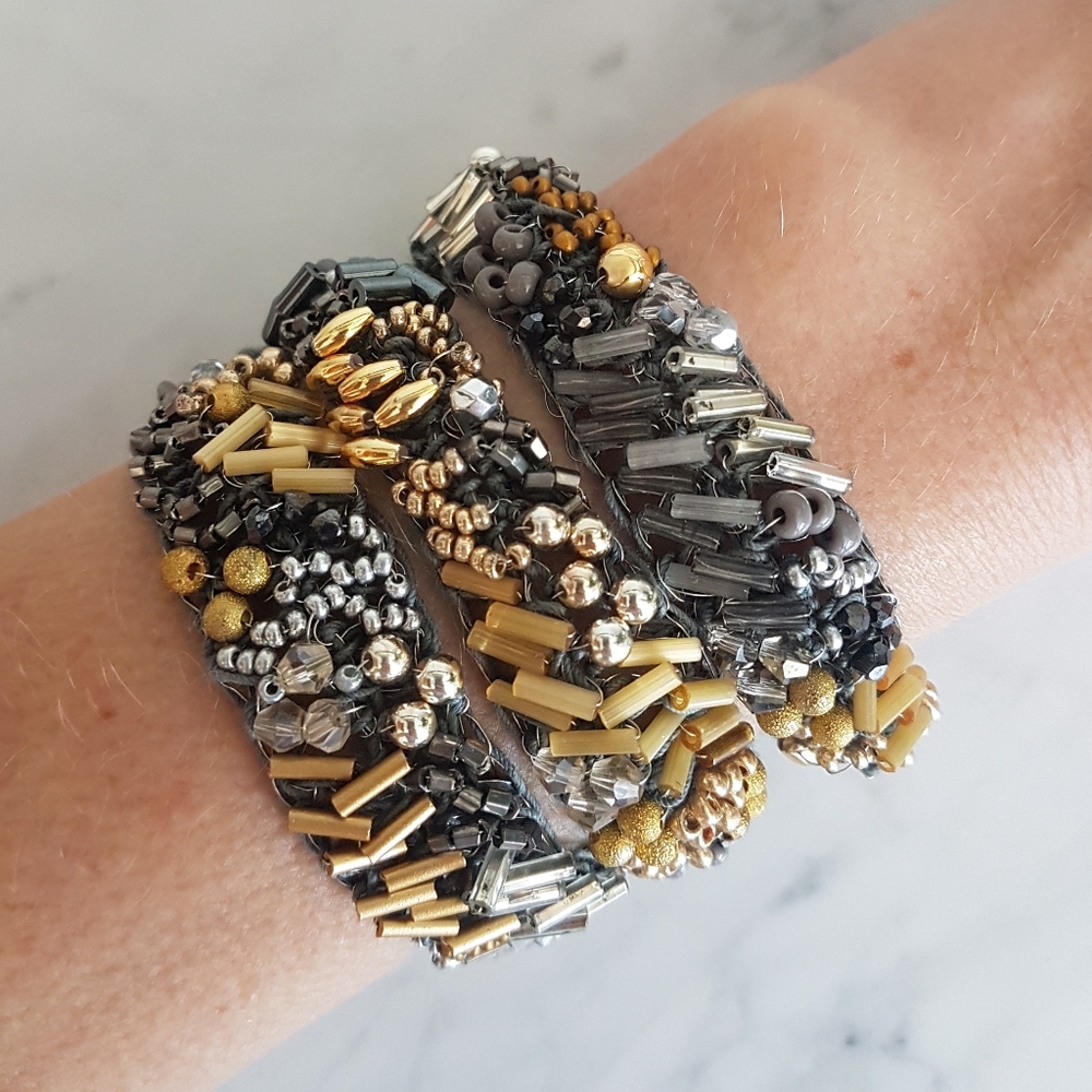 🌼 NWOT beautifully hand beaded bracelet